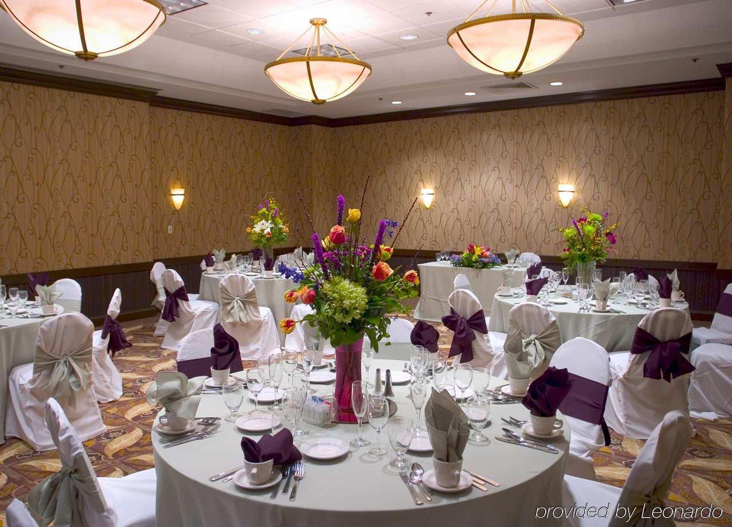 Embassy Suites By Hilton Chicago Lombard Restaurant bilde